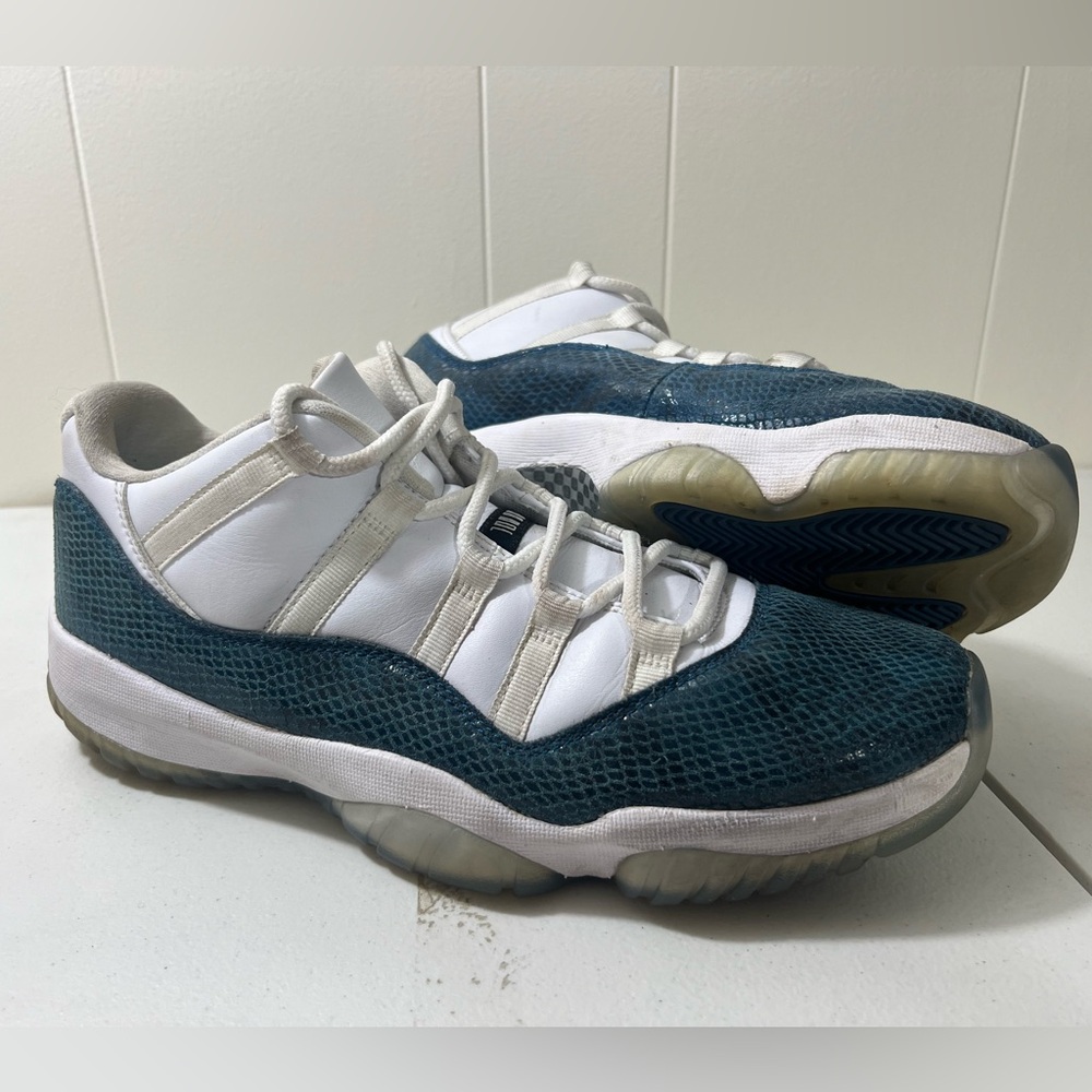 Jordan 11 Retro Low Navy Snakeskin